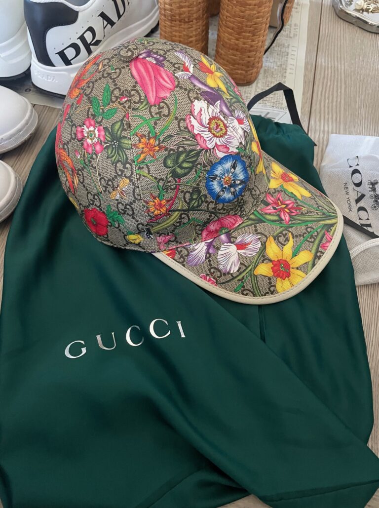 GUCCIフローラル柄 キャップ